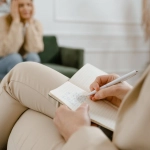 Влияние экономических условий на психологию отношений между людьми